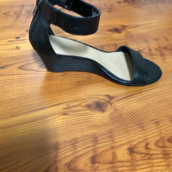 Sandals - Picture 3 of 4